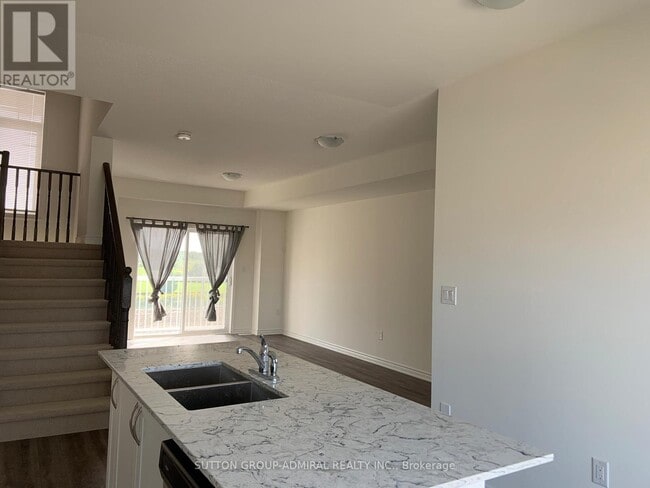 81 Sandhill Crane Dr in Wasaga Beach, ON - Building Photo - Building Photo
