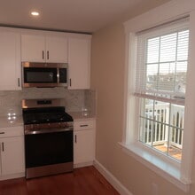 32 Newhall St, Unit 32 Newhall Street Saugus, in Saugus, MA - Foto de edificio - Building Photo