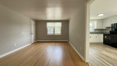 18 Norman St in Manchester, CT - Foto de edificio - Building Photo