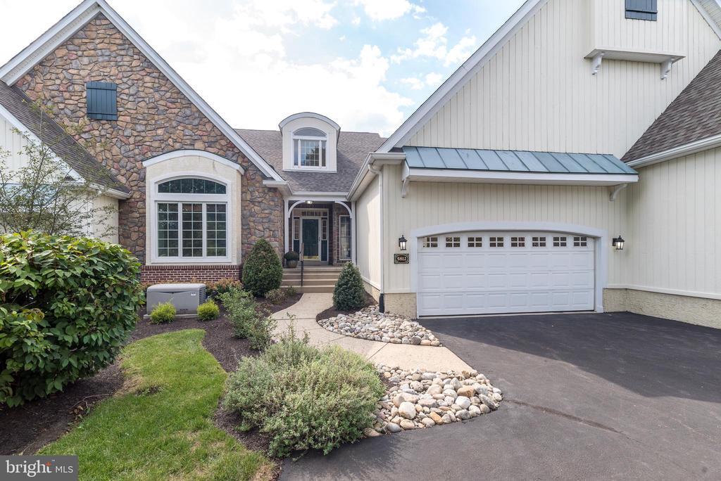 5812 Hickory Hollow Ln in Doylestown, PA - Building Photo