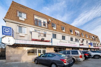 15804 79th Ave in Fresh Meadows, NY - Foto de edificio - Building Photo