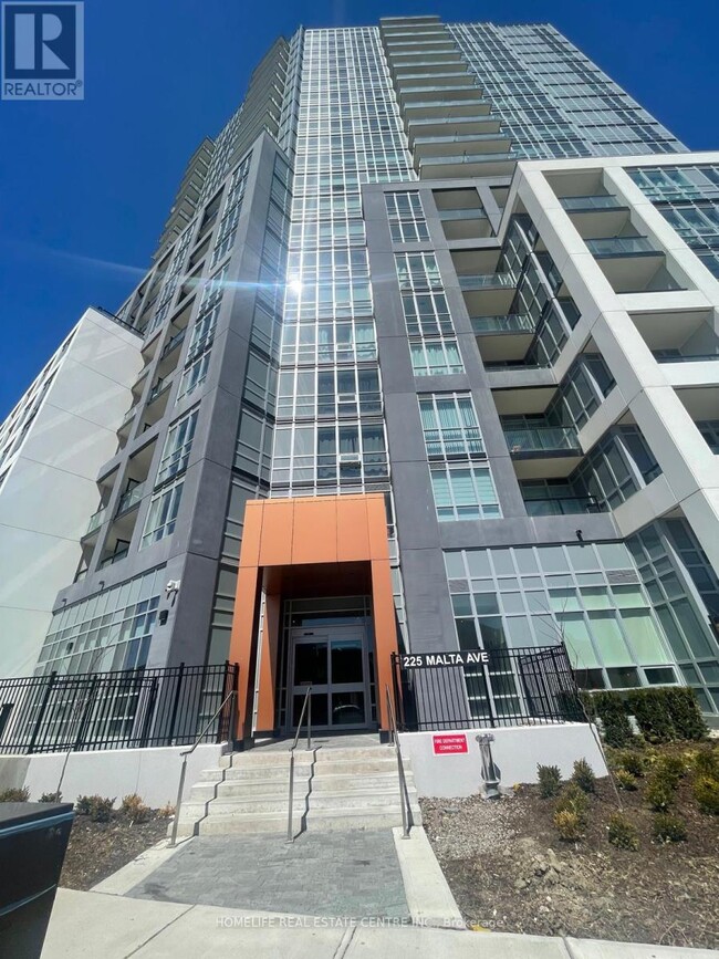 225-225 Malta Ave. in Brampton, ON - Building Photo - Building Photo