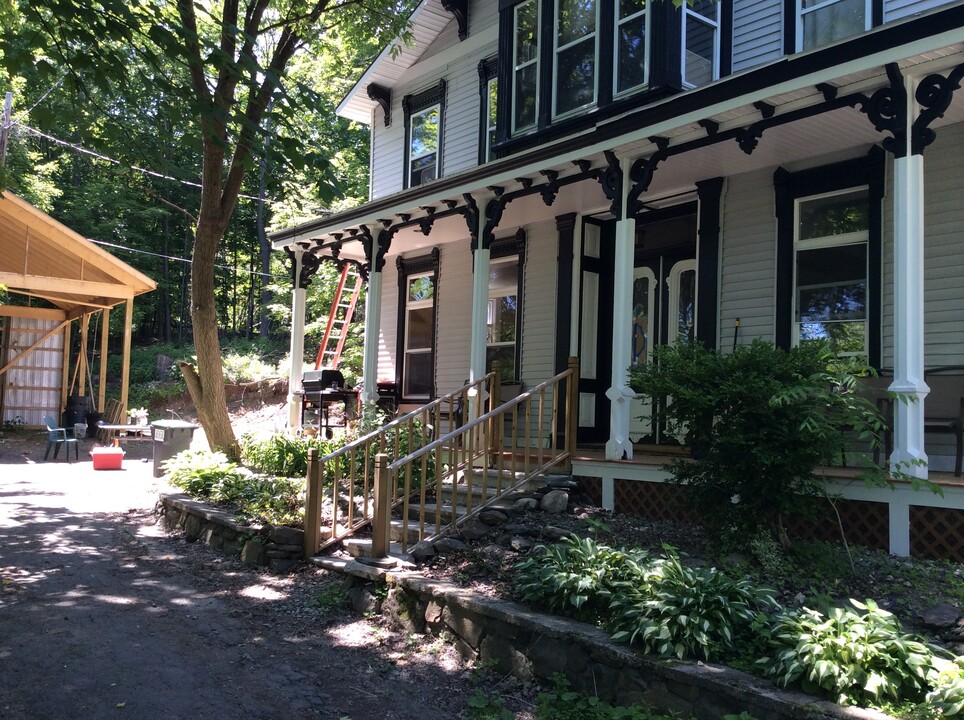 20 Springbrook Rd, Unit First Floor in Troy, NY - Building Photo