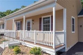4 Grove St in East Haddam, CT - Building Photo - Building Photo