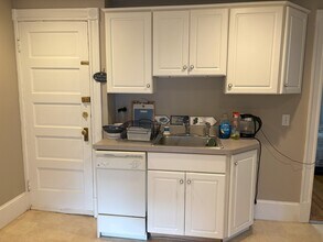 392 Reedsdale Rd in Milton, MA - Building Photo - Building Photo