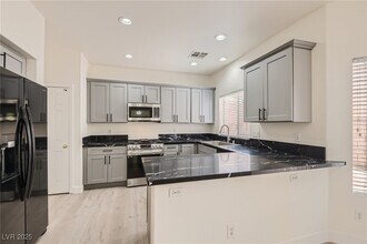 10372 Turning Leaf Ave in Las Vegas, NV - Building Photo - Building Photo