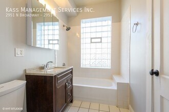 2951 N Broadway in Chicago, IL - Building Photo - Building Photo