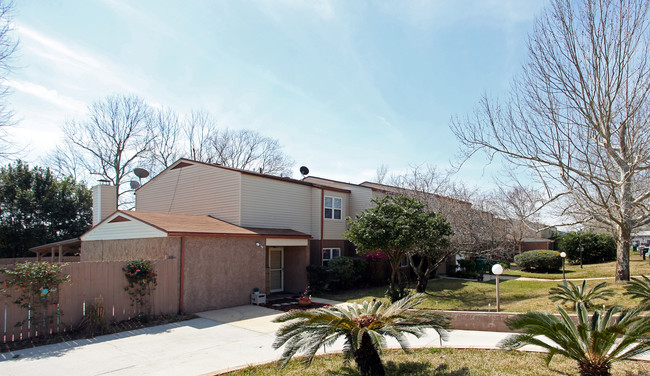 3241-3255 Fernwood Dr in Gulf Breeze, FL - Building Photo - Building Photo