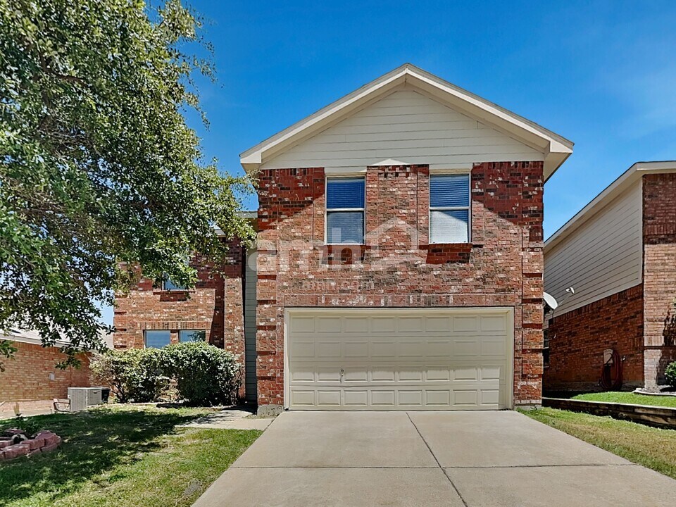 4916 Water Ridge Ln in Fort Worth, TX - Building Photo