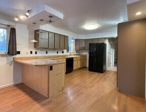 2239 Independence Cir E in North Pole, AK - Building Photo - Building Photo