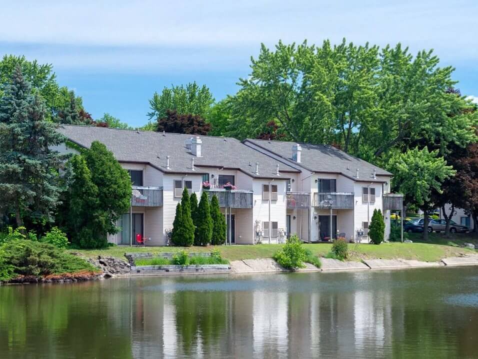 Old Farm Shores in Grand Rapids, MI - Foto de edificio