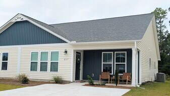 807 Discovery Cove in Newport, NC - Building Photo