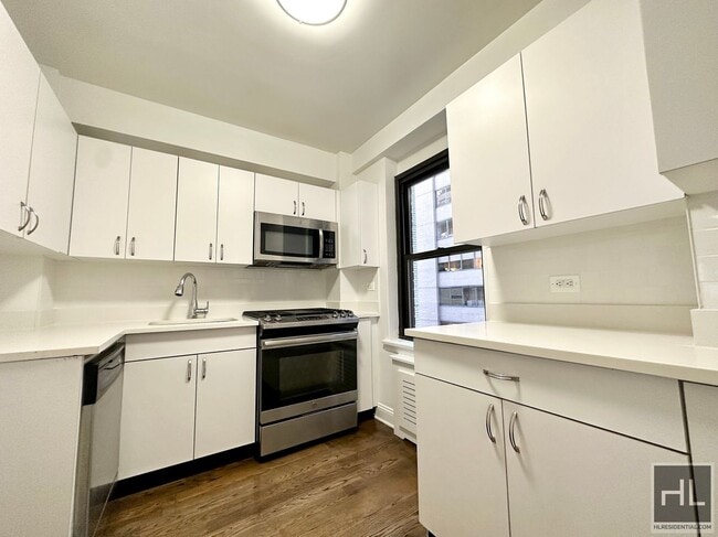 property at 157e E 57th St