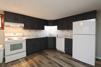 322 Maple Dr, Unit 7 in Morris, IL - Building Photo - Building Photo