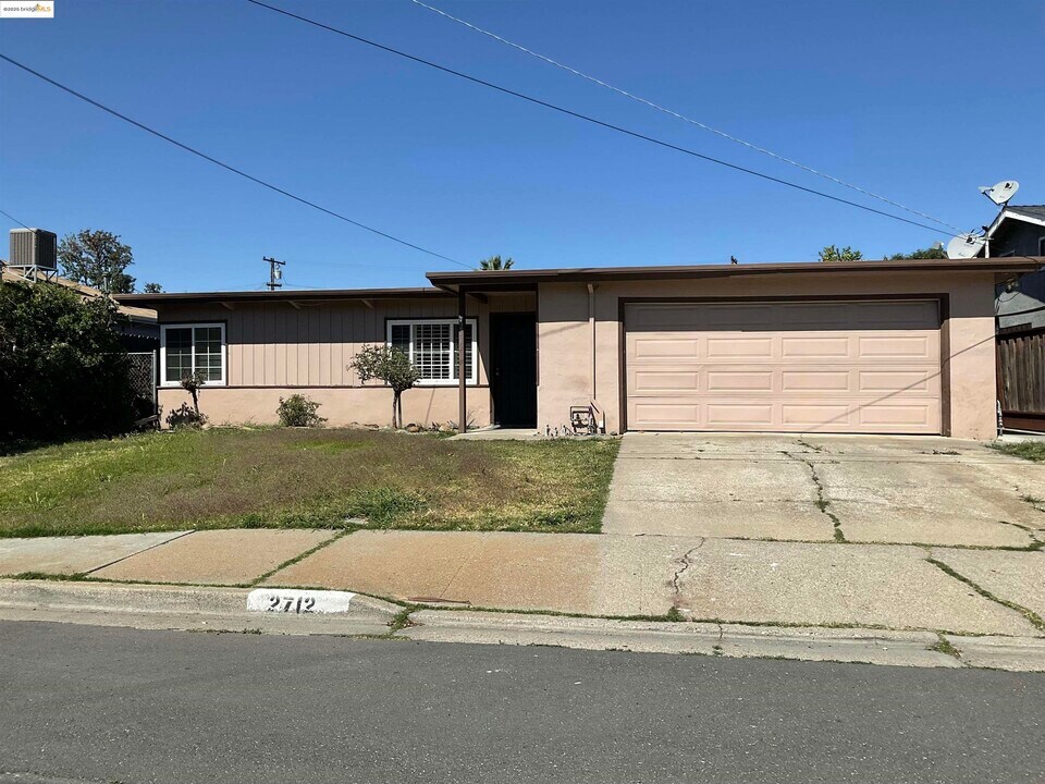 2712 Stamm Dr in Antioch, CA - Building Photo