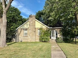 7839 Robinson St in Overland Park, KS - Building Photo