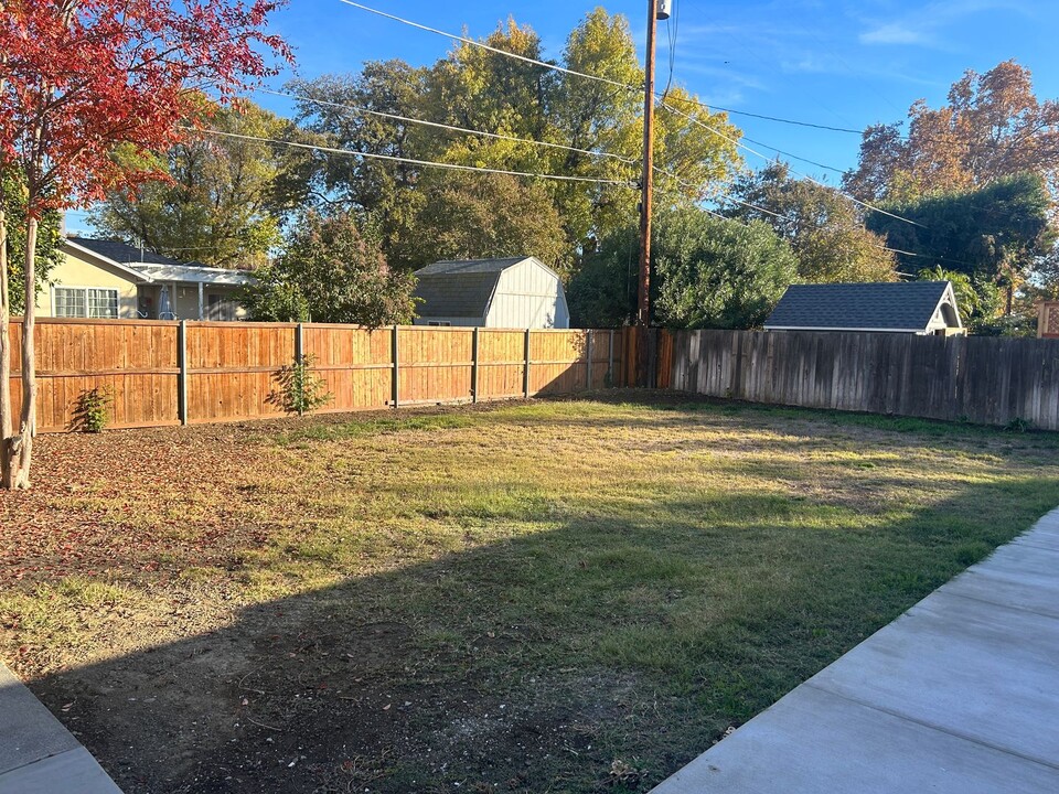 1305 Viento Ln in Woodland, CA - Building Photo