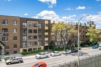 4594-4598 Décarie Boul in Montréal, QC - Building Photo - Building Photo