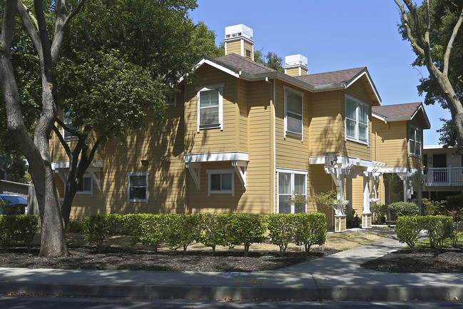 Willow Court in Menlo Park, CA - Building Photo - Building Photo