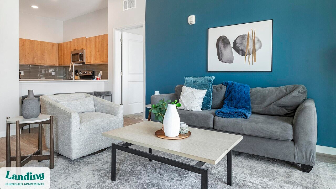 5256 International Dr in Orlando, FL - Building Photo