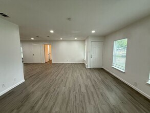319 Woodard Ave in Cleburne, TX - Building Photo - Building Photo