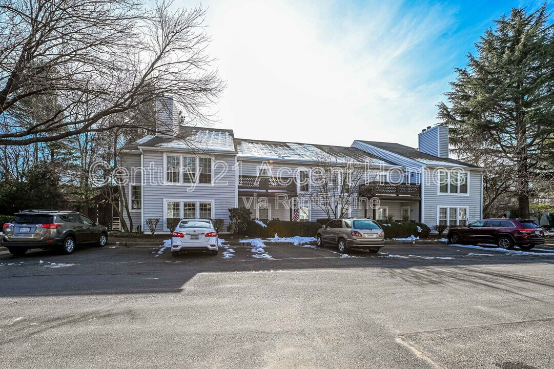 9941 Oakton Terrace Rd in Oakton, VA - Building Photo