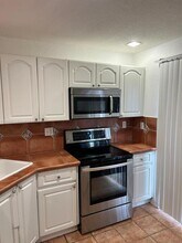5725 NW 109th Ave in Doral, FL - Building Photo - Building Photo