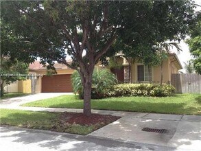 22032 SW 95th Pl in Cutler Bay, FL - Building Photo - Building Photo