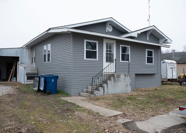 property at 115 E 6th St