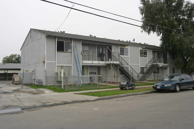 4676 E Clay Ave in Fresno, CA - Foto de edificio - Building Photo