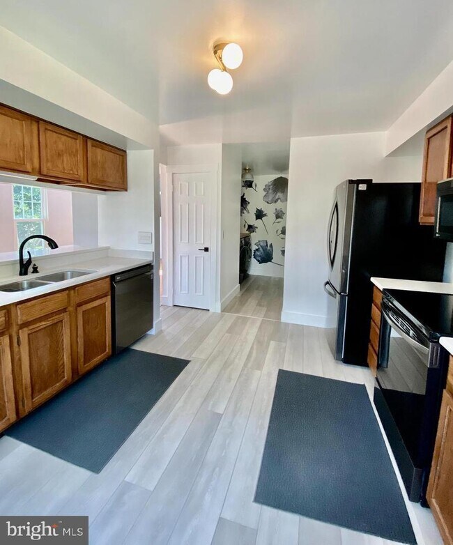 18 Brookmeade Ct in Sterling, VA - Building Photo - Building Photo