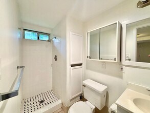 4502 150th Pl SE in Bellevue, WA - Building Photo - Building Photo