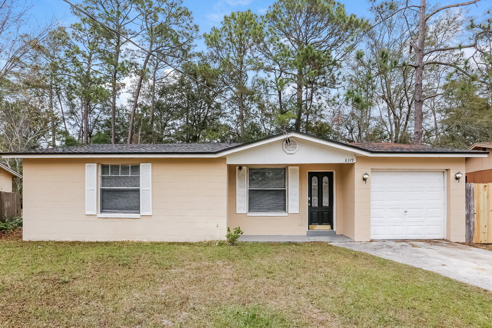 8319 Gullege Dr in Jacksonville, FL - Building Photo