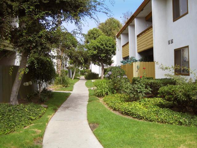 2511 W Sunflower Ave, Unit J1 in Santa Ana, CA - Foto de edificio