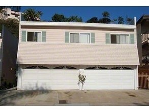 4560-4566 Cove Dr in Carlsbad, CA - Building Photo - Building Photo