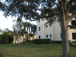 2726 Anzio Ct in Palm Beach Gardens, FL - Foto de edificio - Building Photo