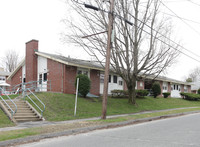 Francis Plaza in Pittsfield, MA - Foto de edificio - Building Photo