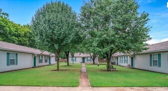 605 College St, Unit C in Edgewood, TX - Building Photo