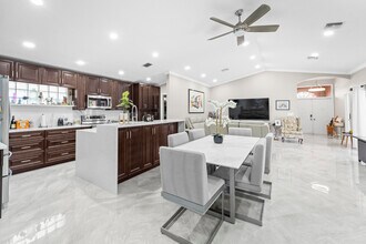 9906 Harbour Lake Cir in Boynton Beach, FL - Building Photo - Building Photo