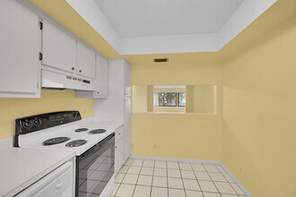 3154 Via Poinciana in Greenacres, FL - Building Photo - Building Photo