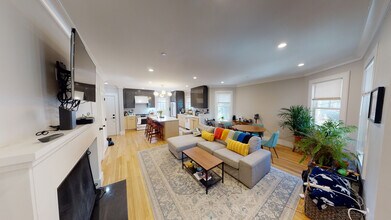 13 Lanark Rd, Unit 3 in Brookline, MA - Building Photo - Building Photo