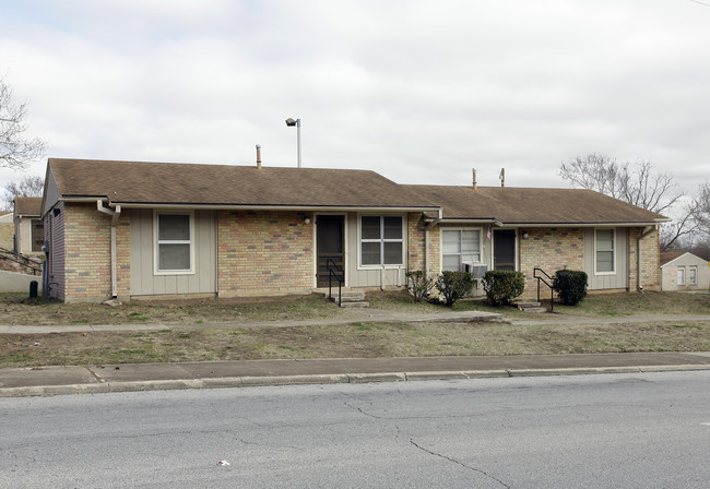 Highview Apartments in San Antonio, TX - Building Photo - Building Photo