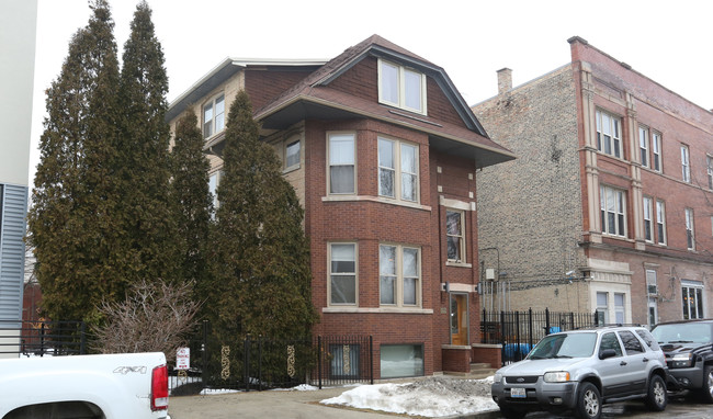 1944 N Mozart St in Chicago, IL - Foto de edificio - Building Photo