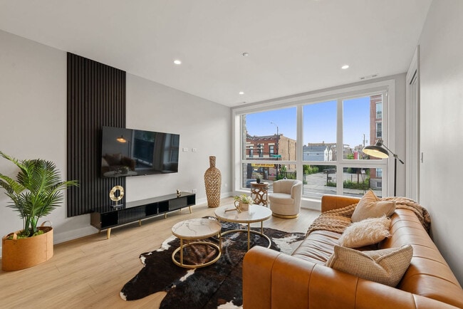 2344 W Polk St