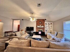 17316 Valley Crst in Edmond, OK - Building Photo - Building Photo