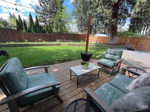 665 NE 12th St in Bend, OR - Foto de edificio - Building Photo