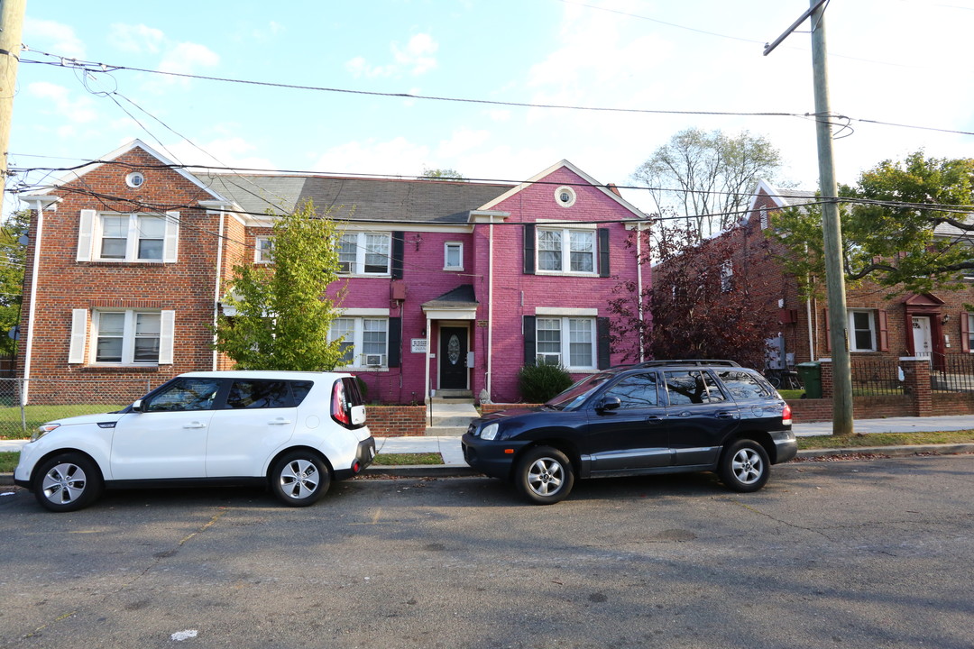 2502 N St Se in Washington, DC - Foto de edificio