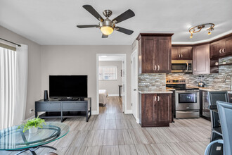 22 SE 3rd Ter, Unit # 37 in Dania Beach, FL - Foto de edificio - Building Photo