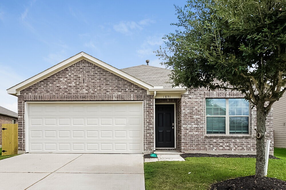 1851 Acaciawood Way in Houston, TX - Building Photo