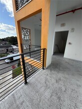 853 E 24th St, Unit 305 in Hialeah, FL - Building Photo - Building Photo